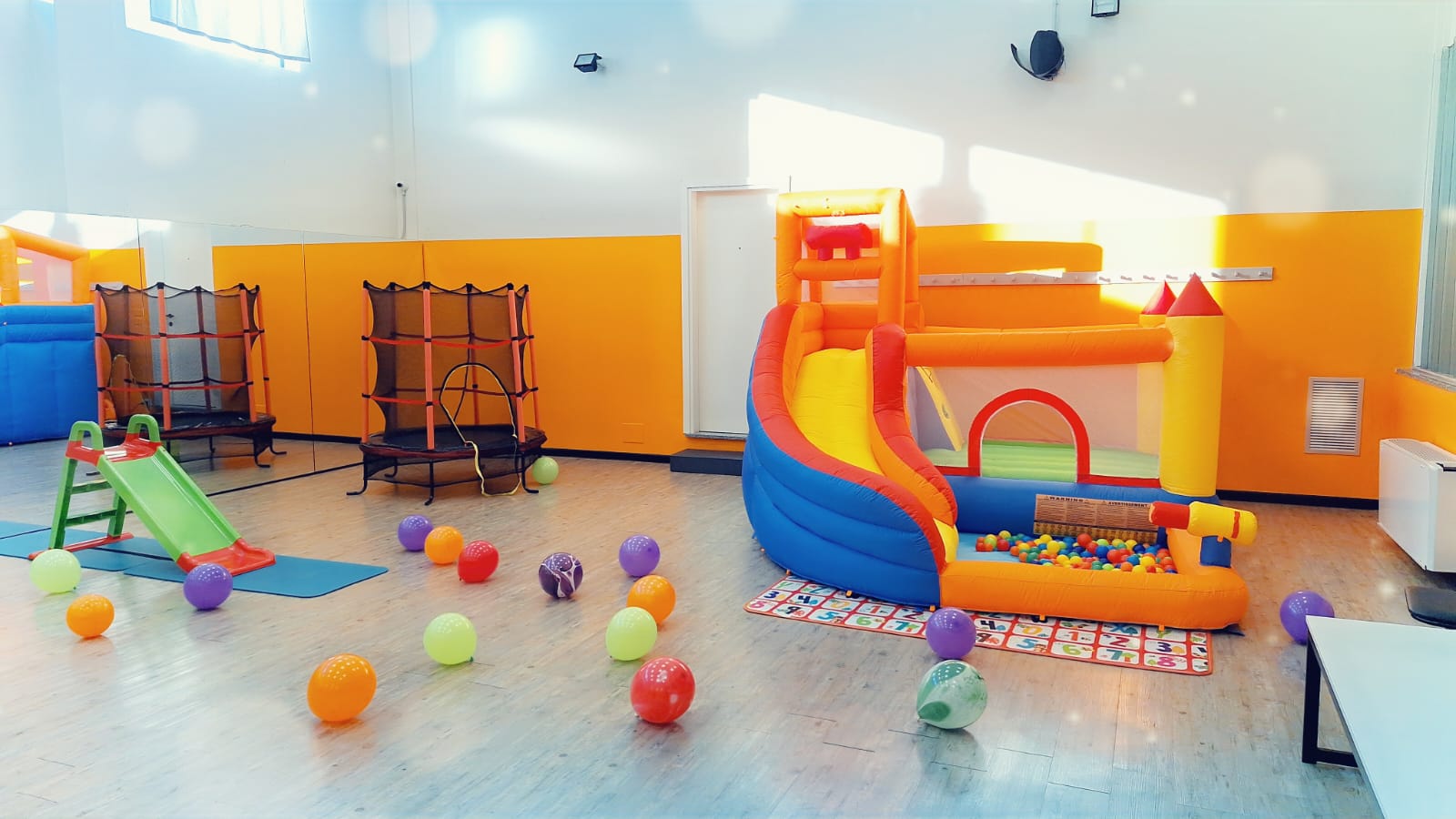 Sala Magic Party con gonfiabile e area divertimento